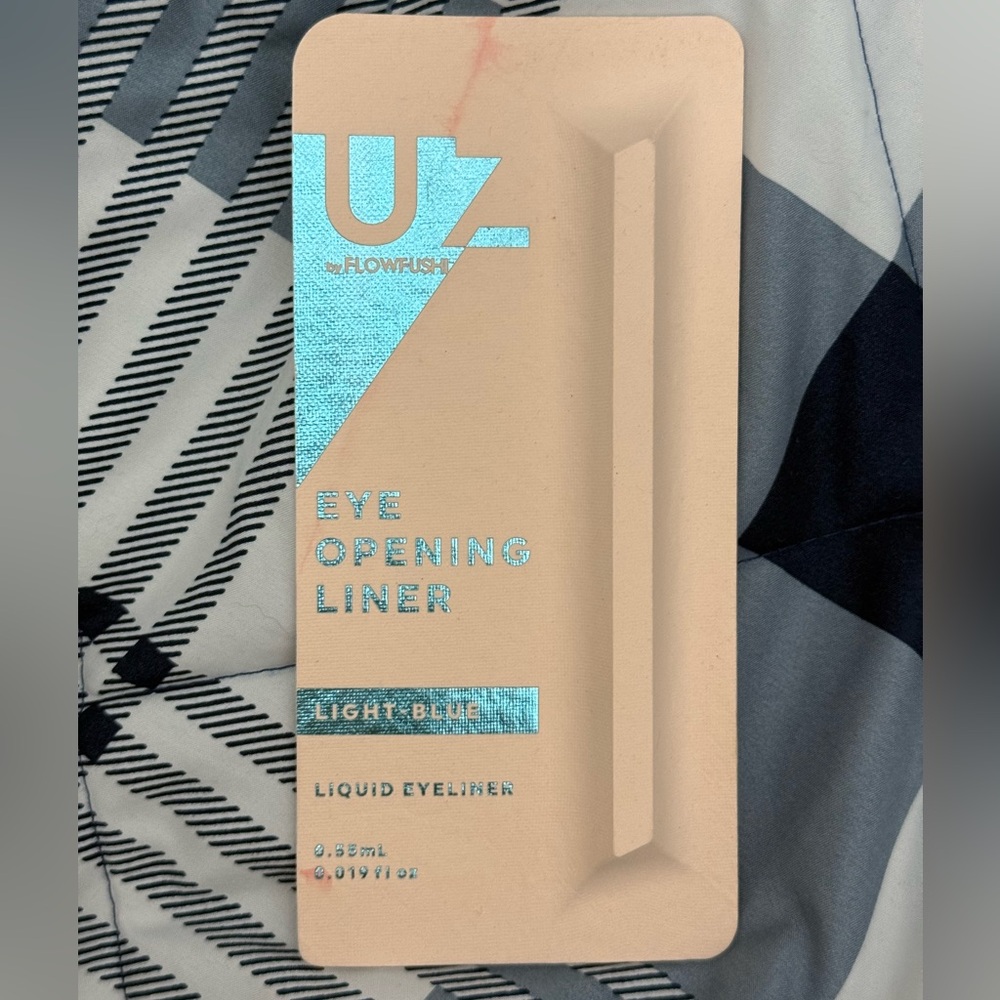 UZU by FlowFushi Eye Opening Liner - Light Blue